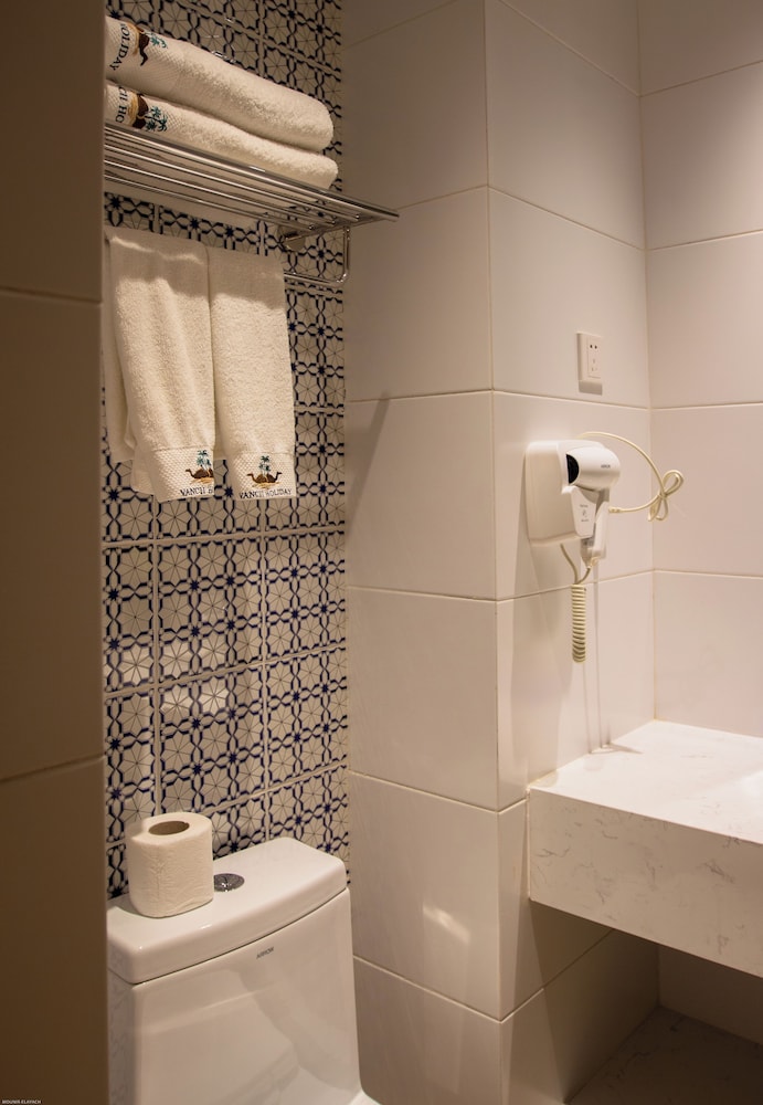 Deluxe King Room photo 3