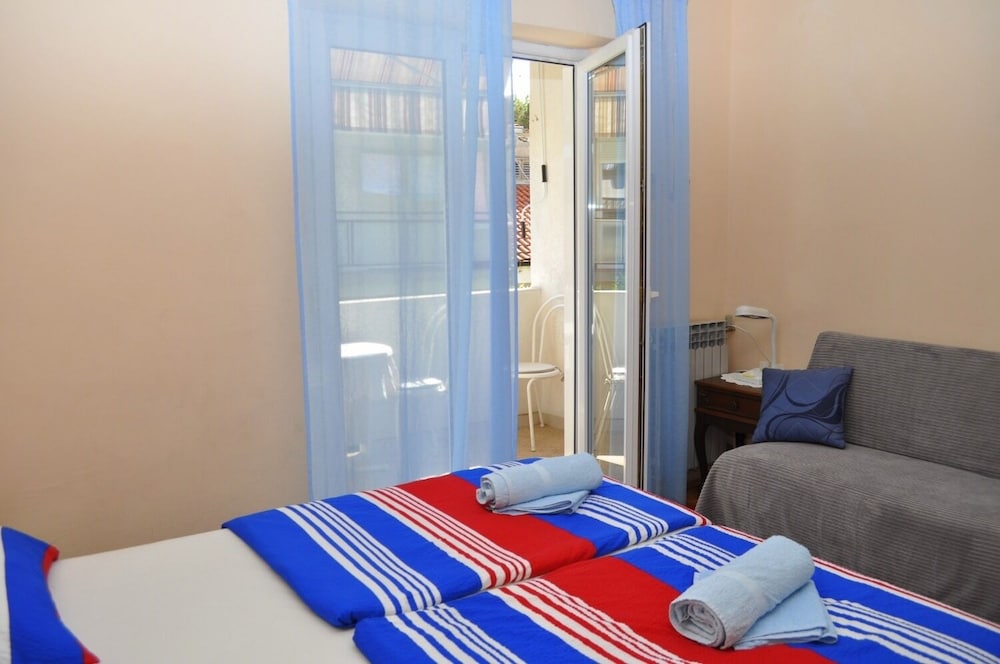 Apartment (Ljuba - 130 Meter From Sea - R7(2+1))
