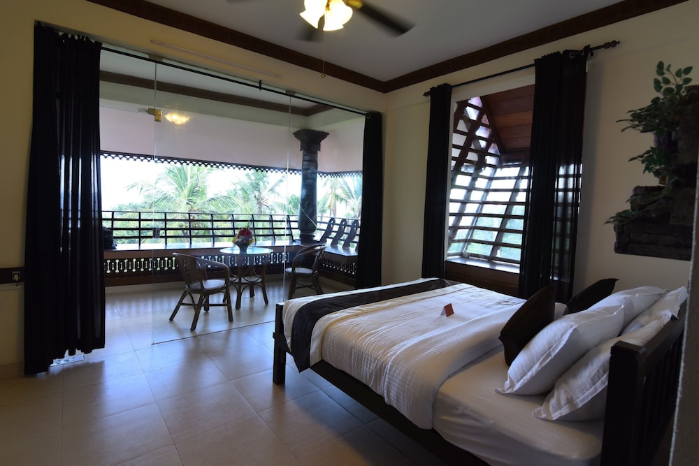 Superior Double Room, 1 King Bed, Balcony, Beach View