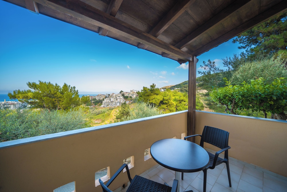 Triple Room with Mountain View