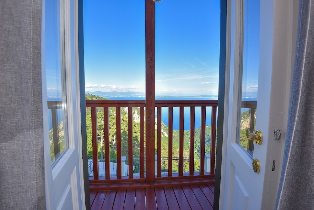 Double Room, Balcony, Sea View photo 3