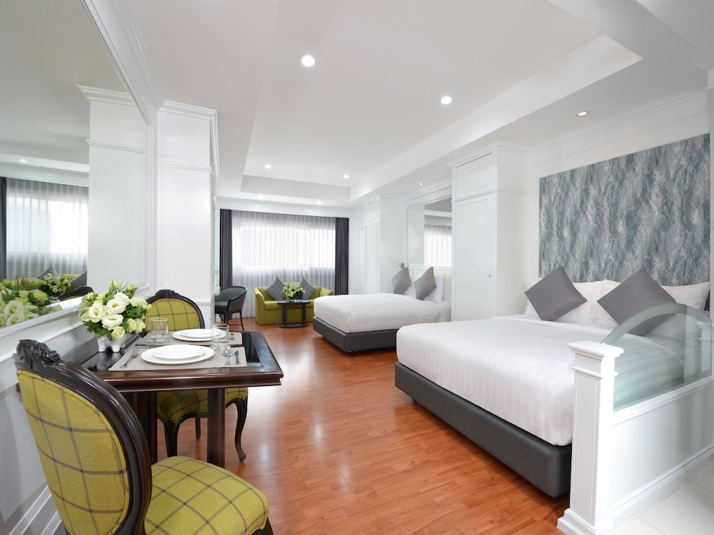 Premier Triple Room, 2 Queen Beds photo 1