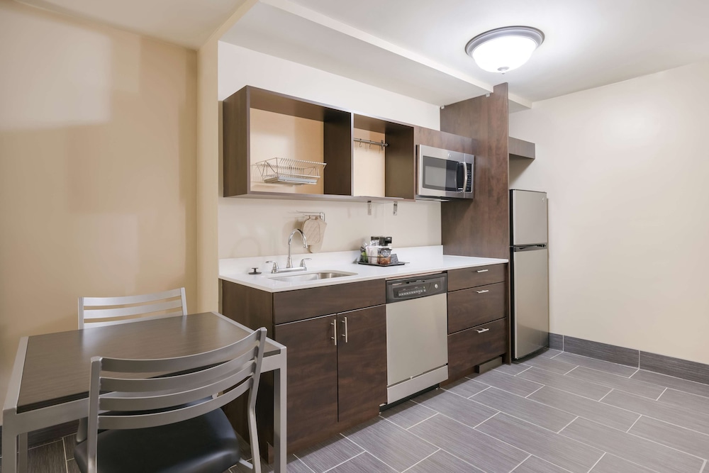 Suite, 1 King Bed, Non Smoking, Kitchenette (with Sofabed) - Photo 1
