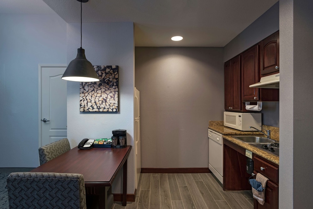 Suite, 2 Queen Beds, Accessible, Non Smoking (Mobility & Hearing, Roll-in Shower) - Photo 4