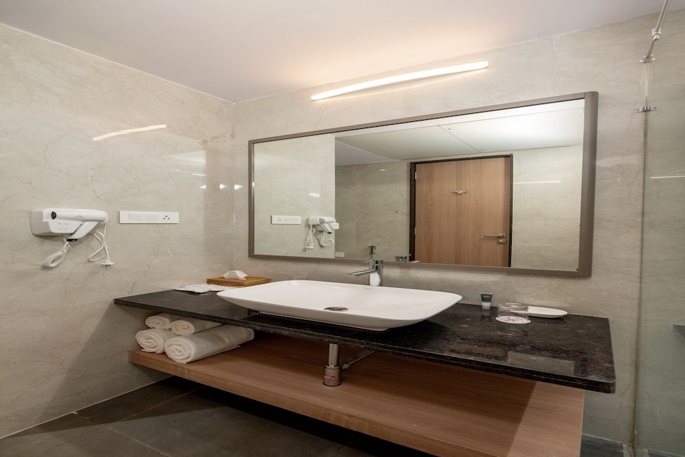 Suite - Photo 2