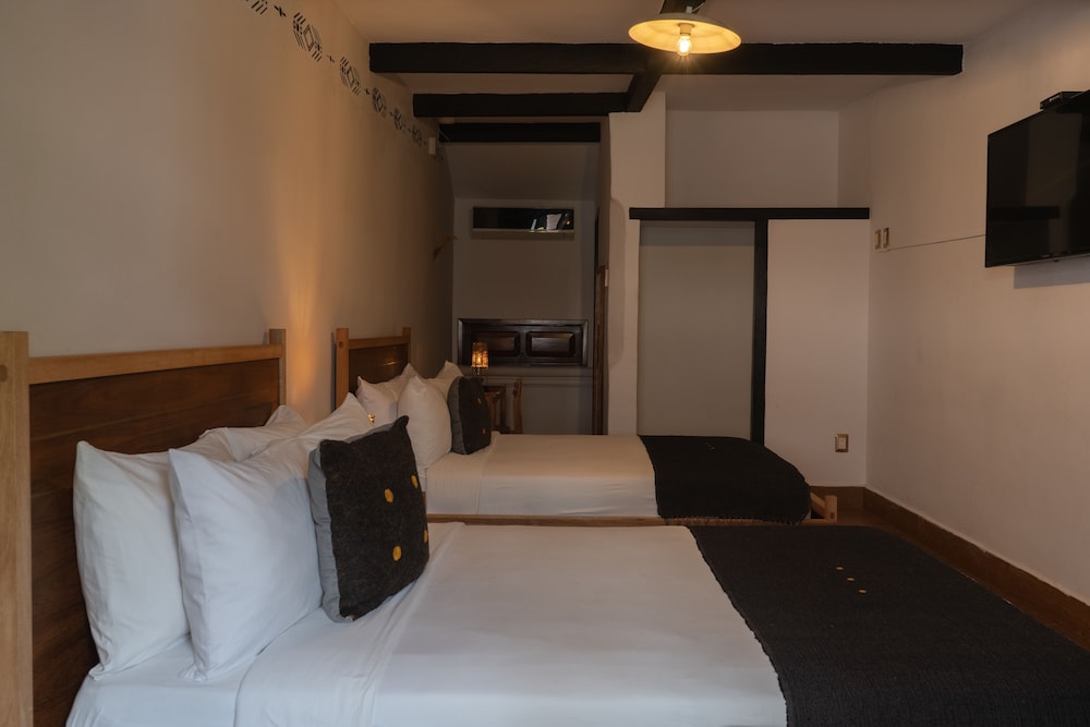 Classic Room, 2 Double Beds - Photo 6