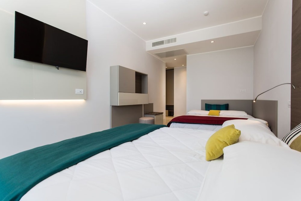 Panoramic Quadruple Room, Balcony, Sea View photo 2