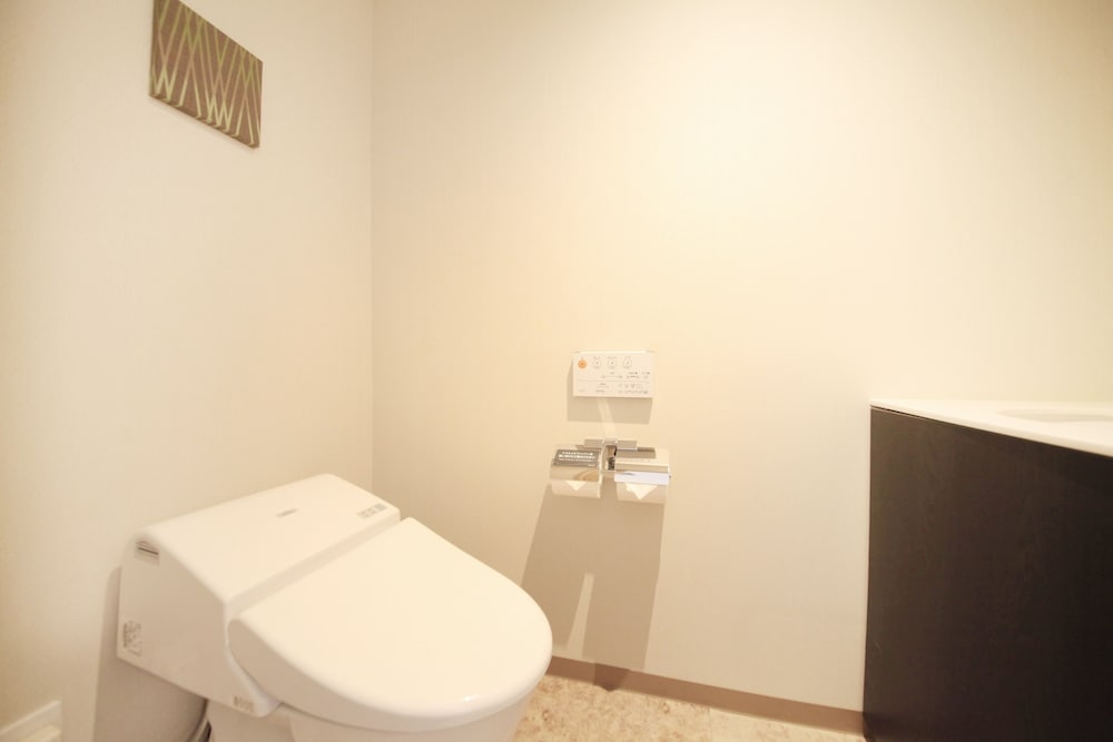Superior Triple Room, Non Smoking thumbnail 6