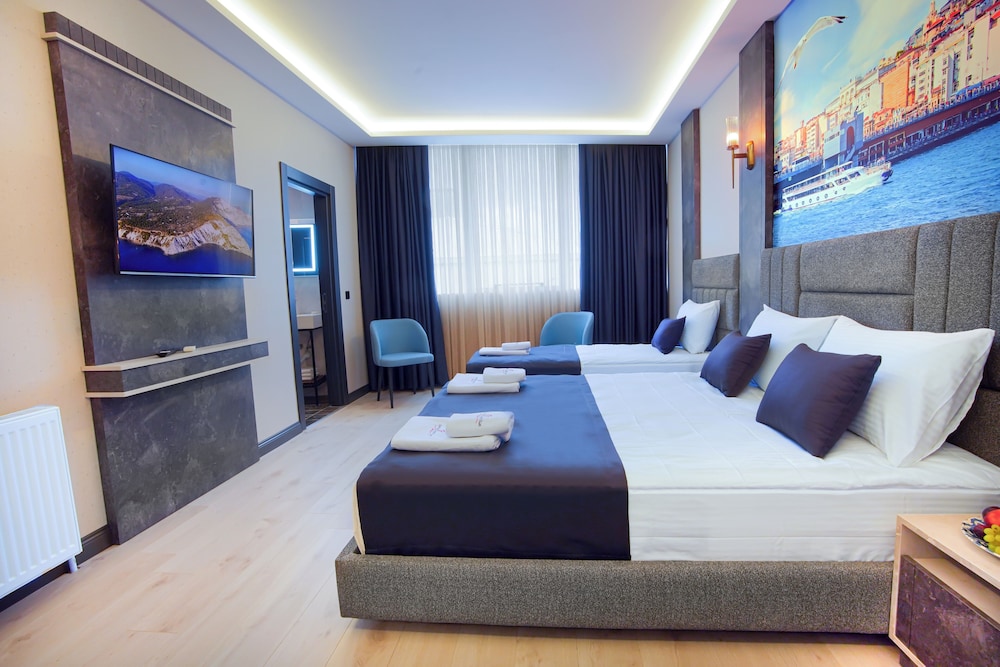 Comfort Triple Room, City View photo 1
