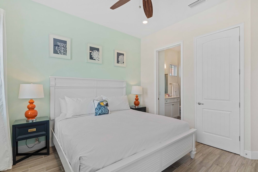 House (4 Bedrooms) - Photo 1