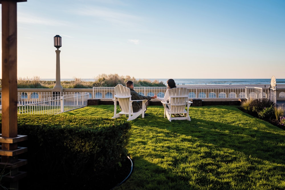 Suite, Oceanfront King with Sofa Bed & Spa photo 3