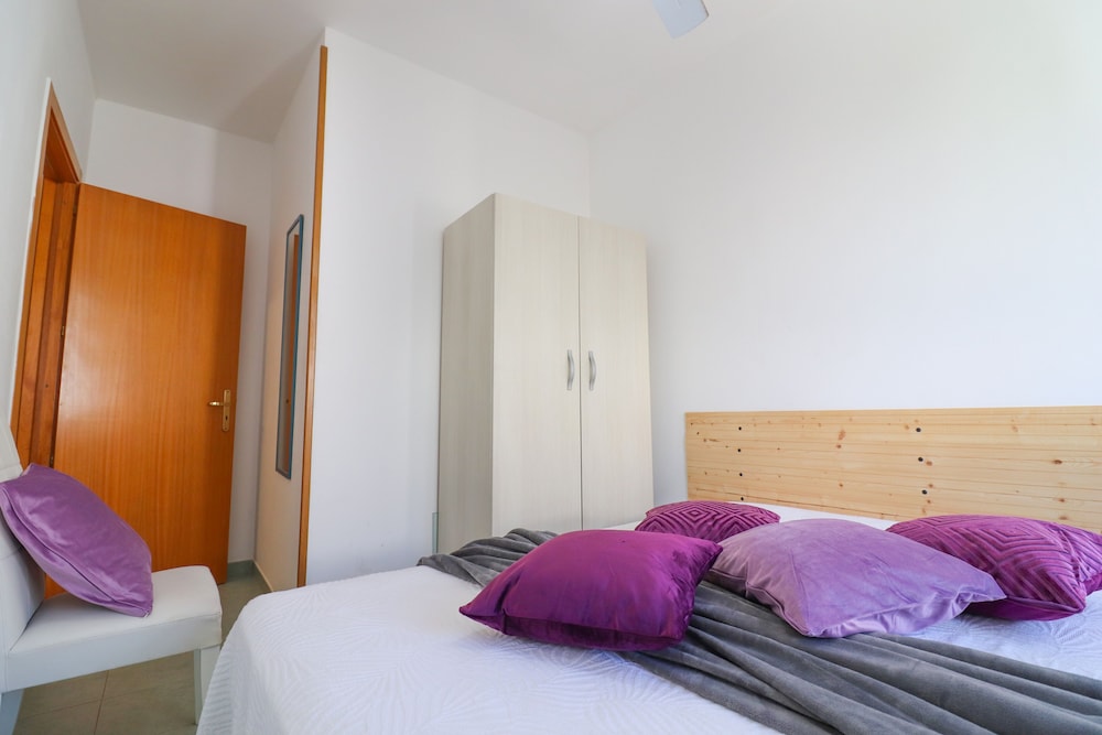House, 1 Bedroom, City View
