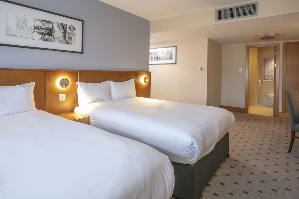 Family Room, 2 Double Beds, Non Smoking photo 3
