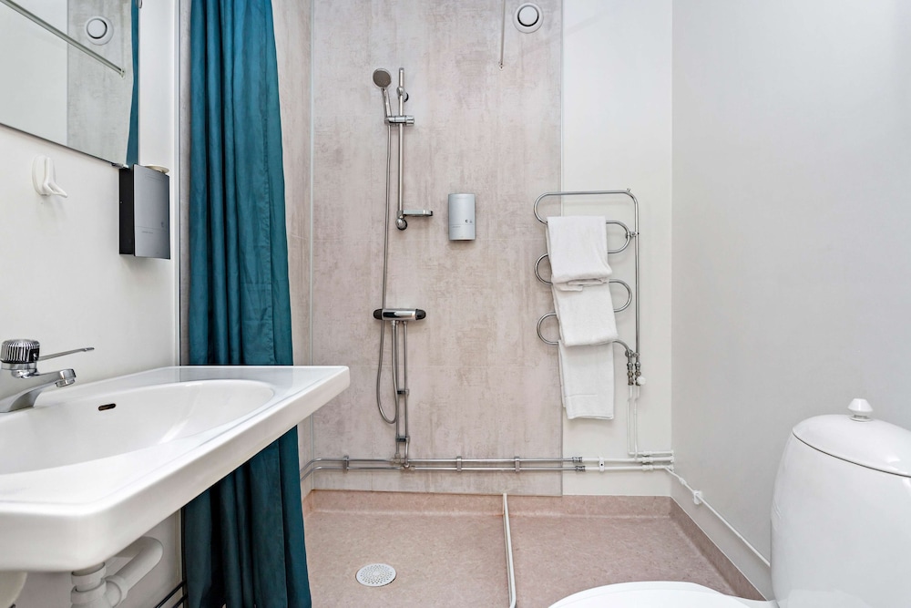 Standard Room, 2 Twin Beds, Non Smoking - Photo 9