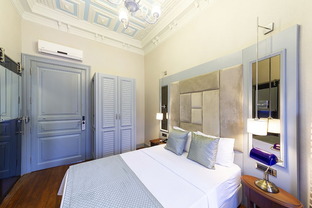 Deluxe Double Room, Jetted Tub, City View photo 3