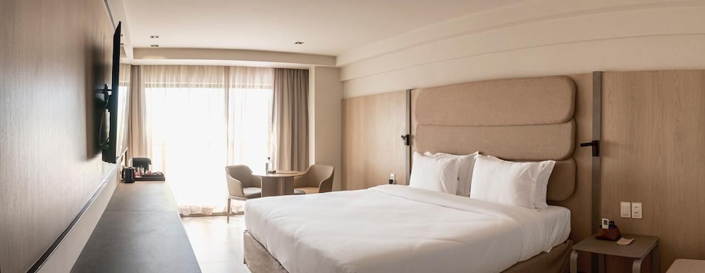 Luxury Double Room, 1 King Bed, Patio photo 2