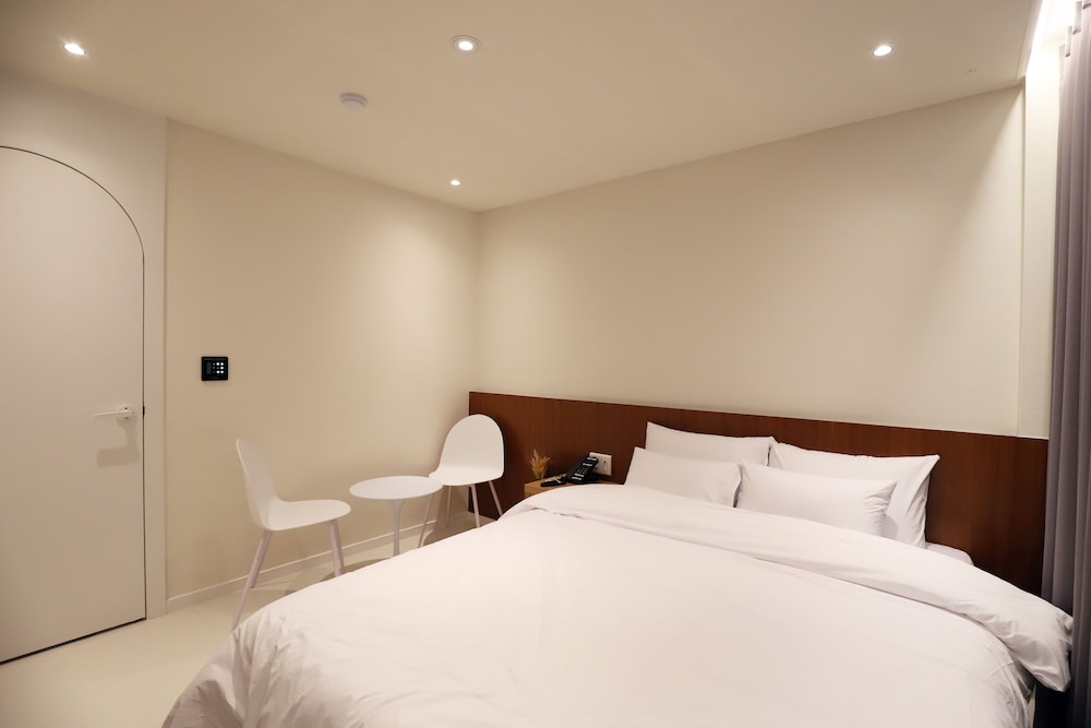 Standard Double Room - Photo 3