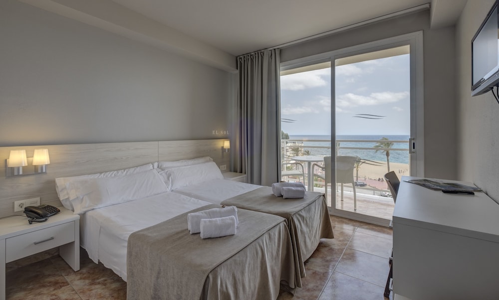 Double room sea view with living room and terrace (2 adults + 1 child) - Photo 1