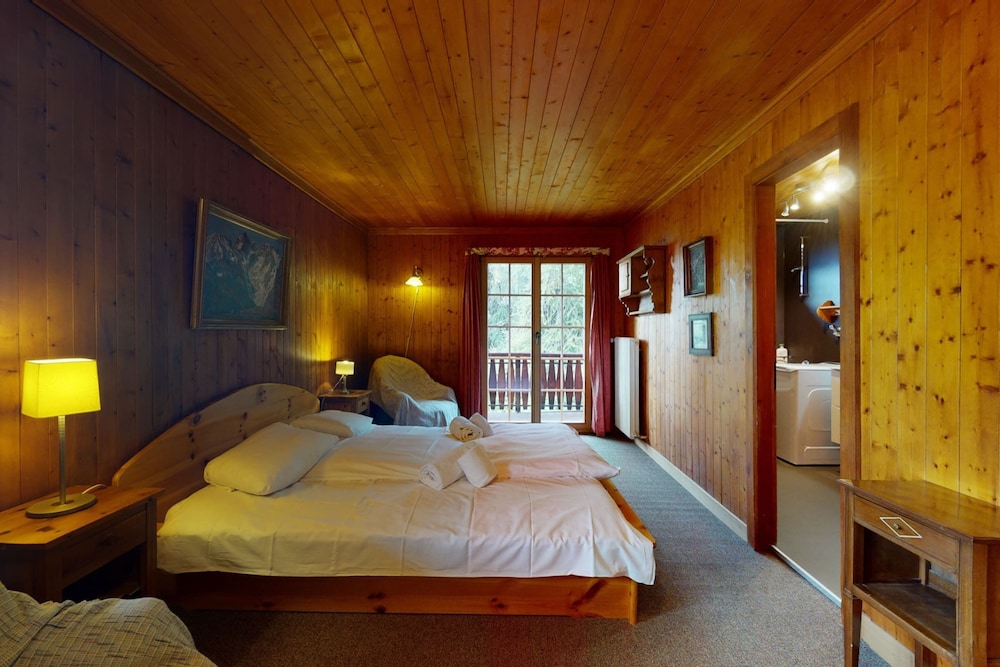 Basic Chalet, Multiple Beds photo 2
