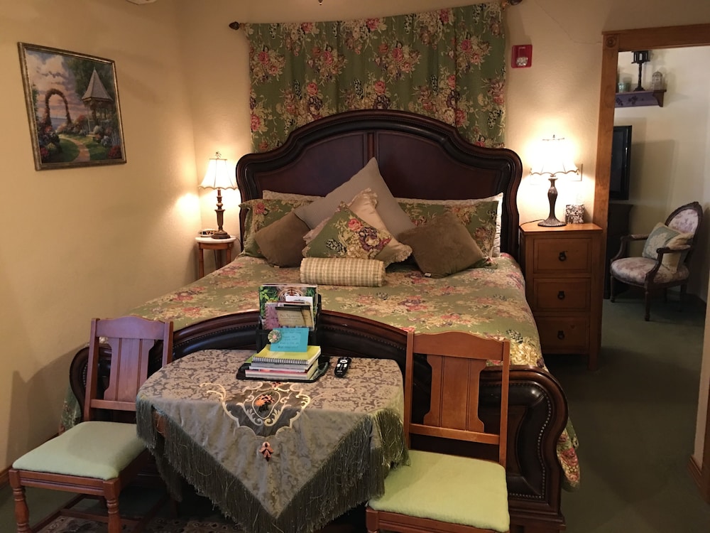 Gazebo Suite at Daffodil Cottage