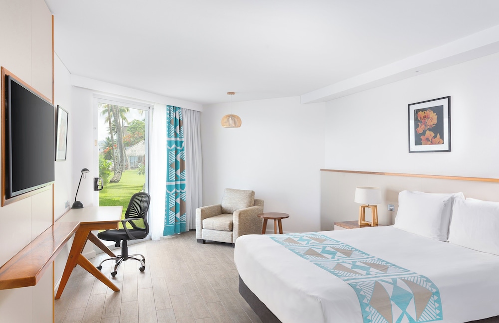 Room, 1 Queen Bed (Ocean Sunset View) photo 1
