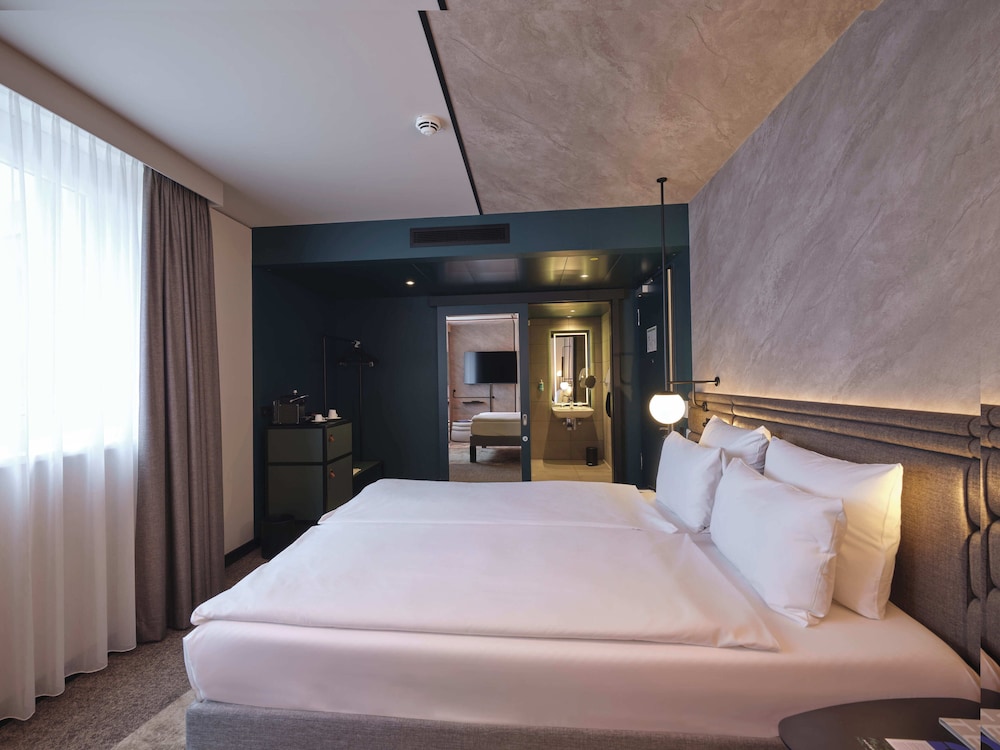 Premium Family Room - Photo 3