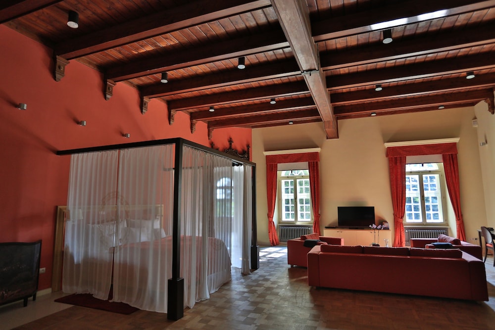 Royal Suite, Park View photo 2