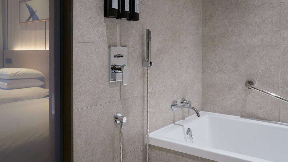 Standard Twin Room - Photo 4