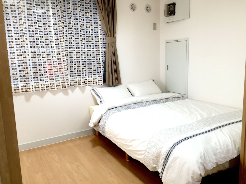 2F 2 Bedrooms 2 Bathrooms Apartment
