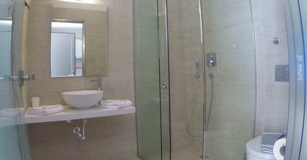 Deluxe Apartment, Pool View photo 3
