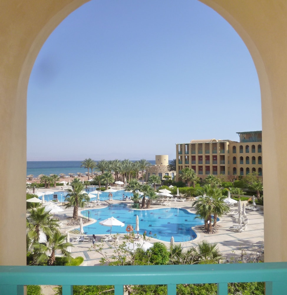 Standard Room Pool and Sea View Twin Bed - Photo 2
