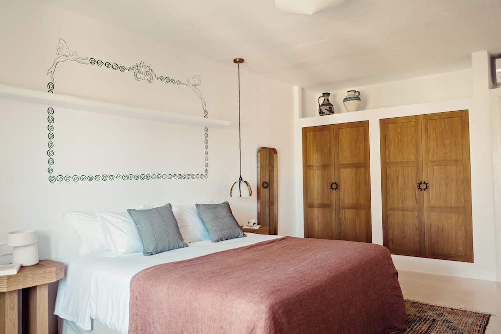 Suite (Hibiscus) photo 2