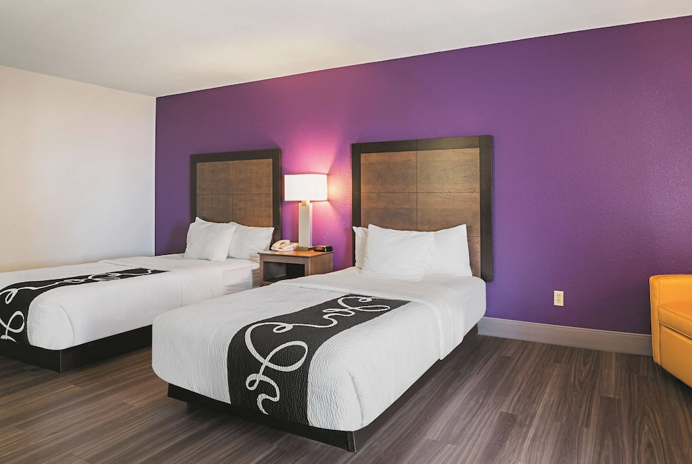 Suite, Multiple Beds, Non Smoking - Photo 6