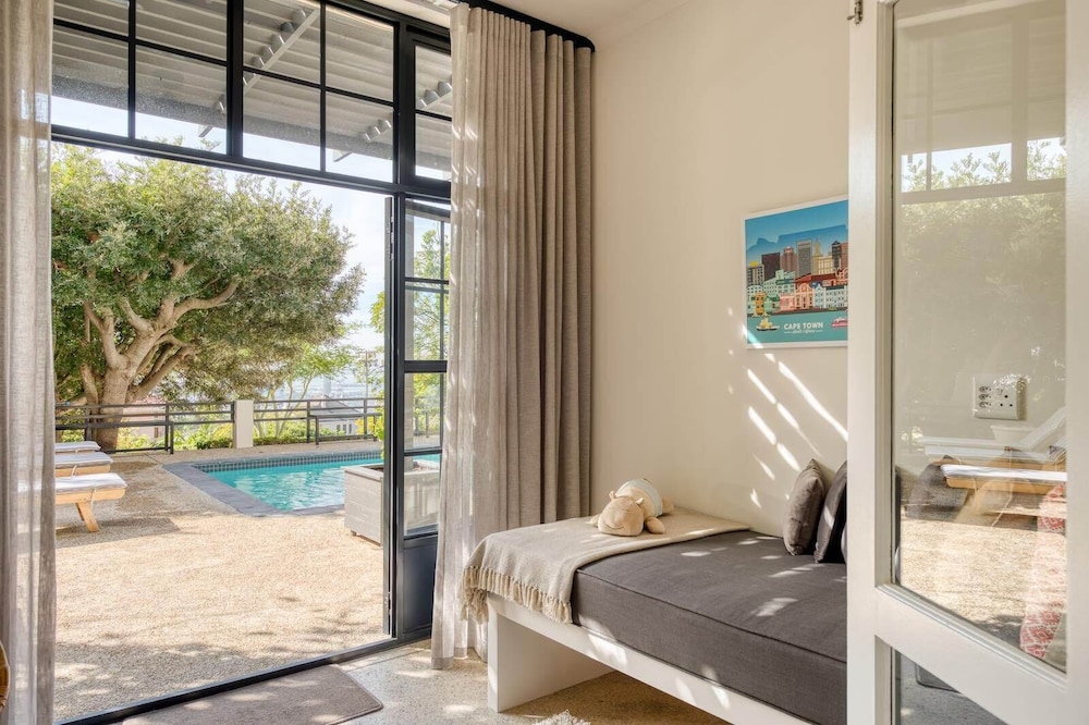 Luxury Room, 1 King Bed, Pool View
