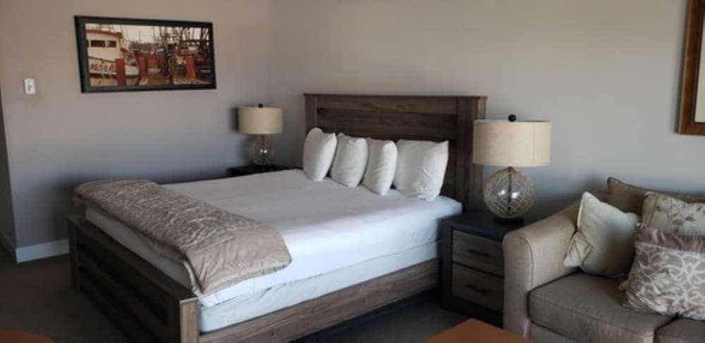 Premium King Model with Marina View and Balcony Not Pet Friendly - Photo 4