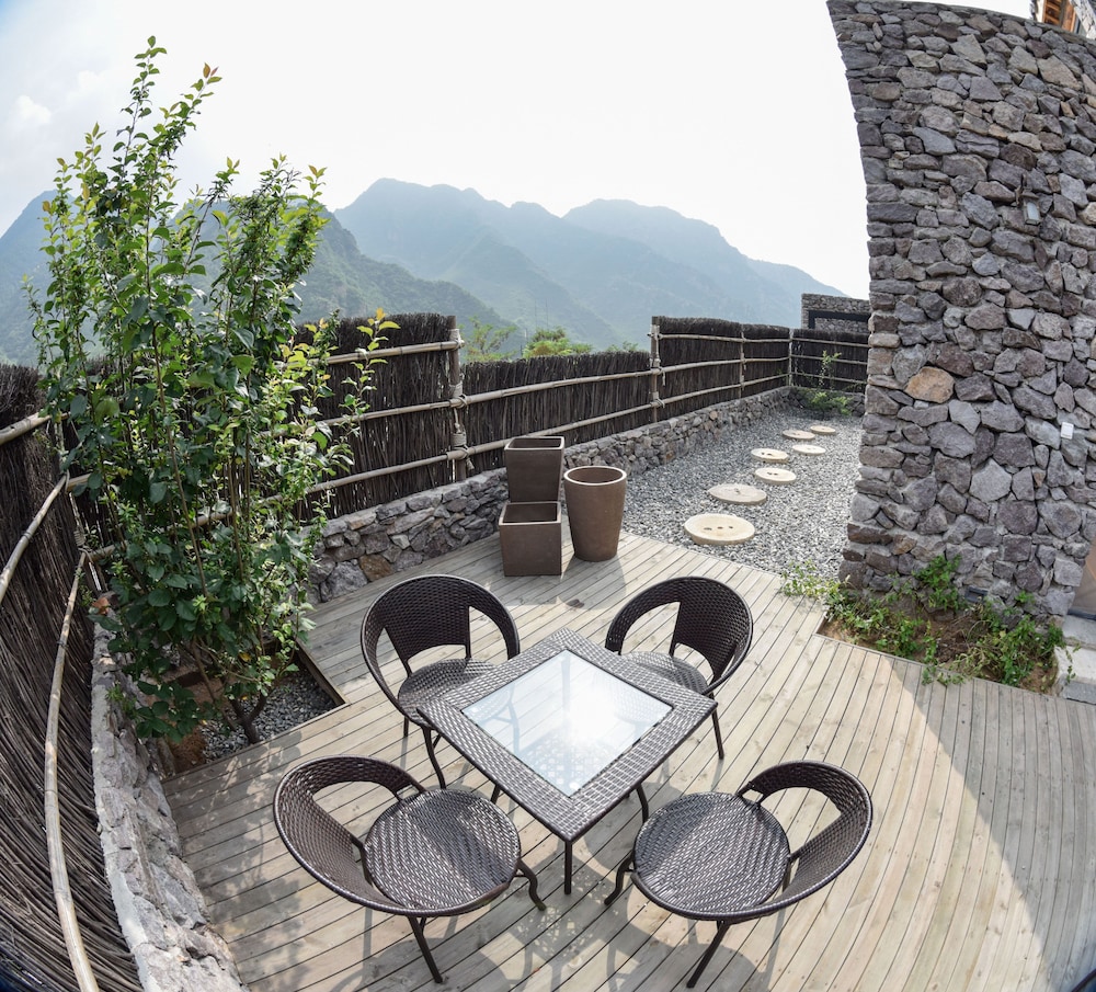 Superior Suite with Courtyard photo 3