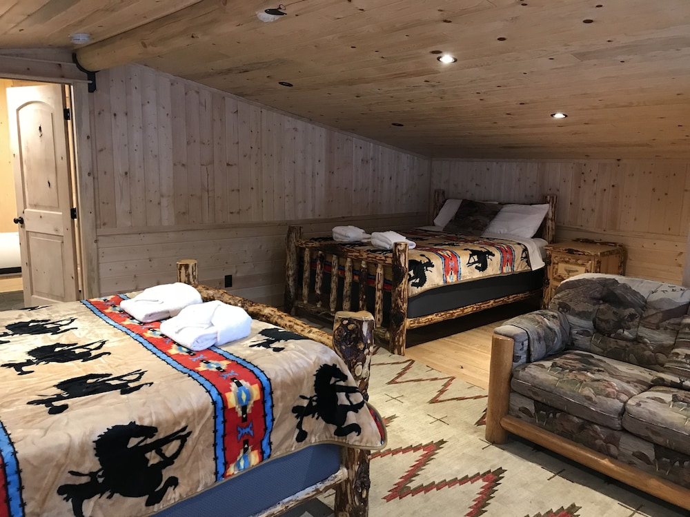 Family Room, Multiple Beds, Non Smoking, Mountain View photo 1