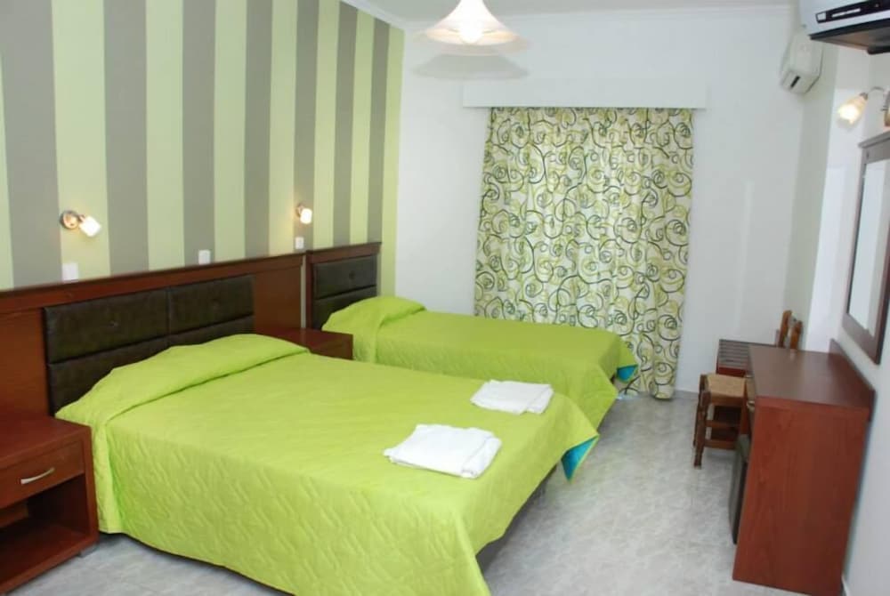Studio (3 Adults)