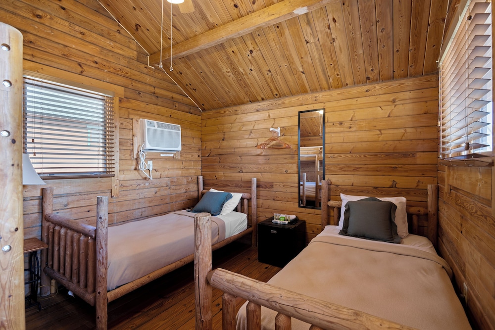 Basic Cabin, Multiple Beds, Shared Bathhouse, Mountain View
