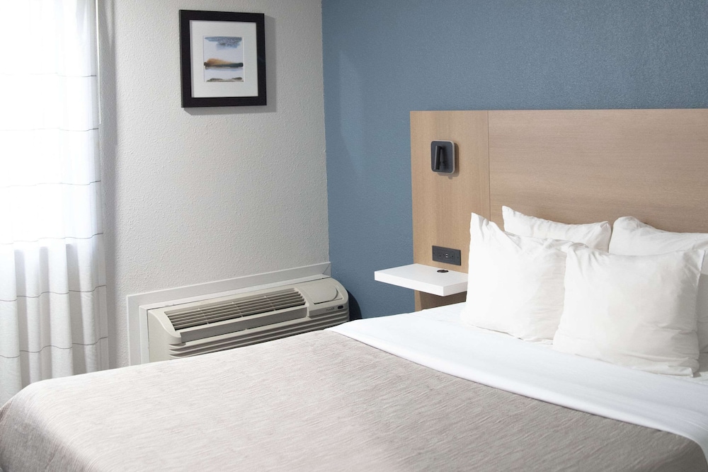 Standard Room, 1 Queen Bed, Non Smoking