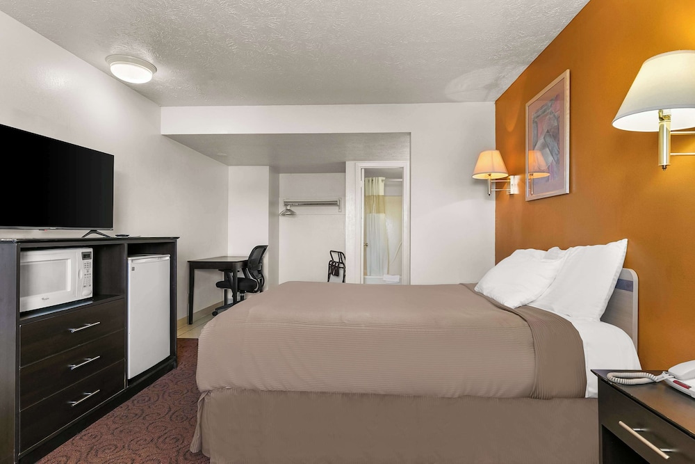 Room, 1 King Bed, Non Smoking - Photo 1