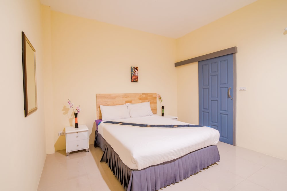 Economy Double Room, 1 Queen Bed