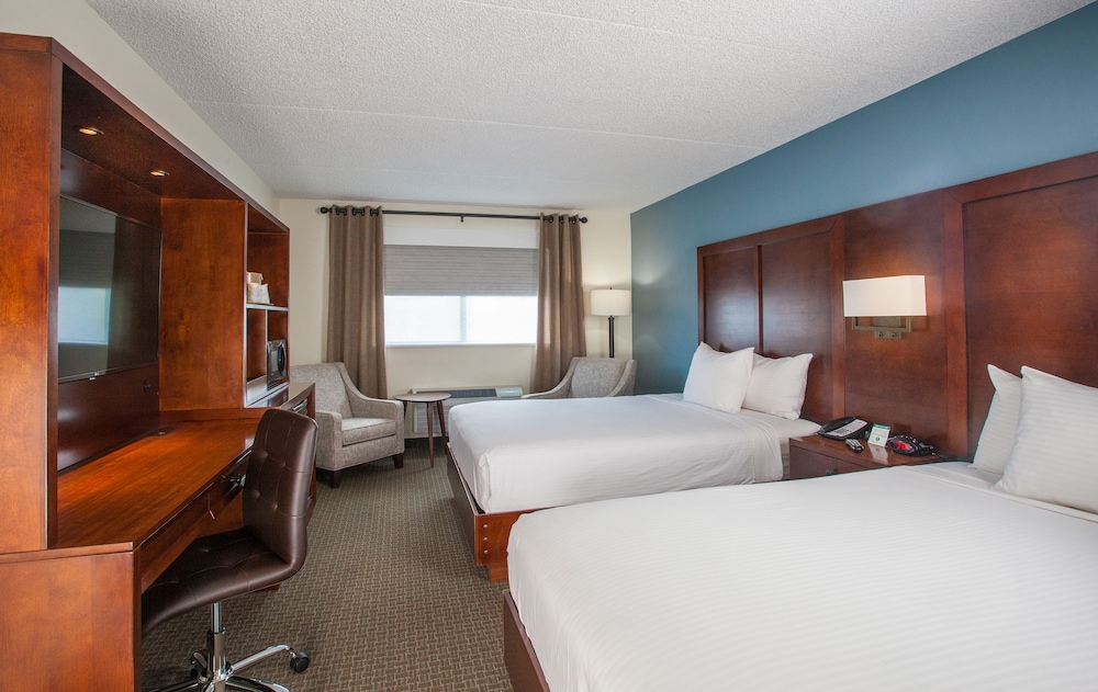 Deluxe Room, 2 Queen Beds, Refrigerator & Microwave (Hotel) (No Pets) - Photo 1