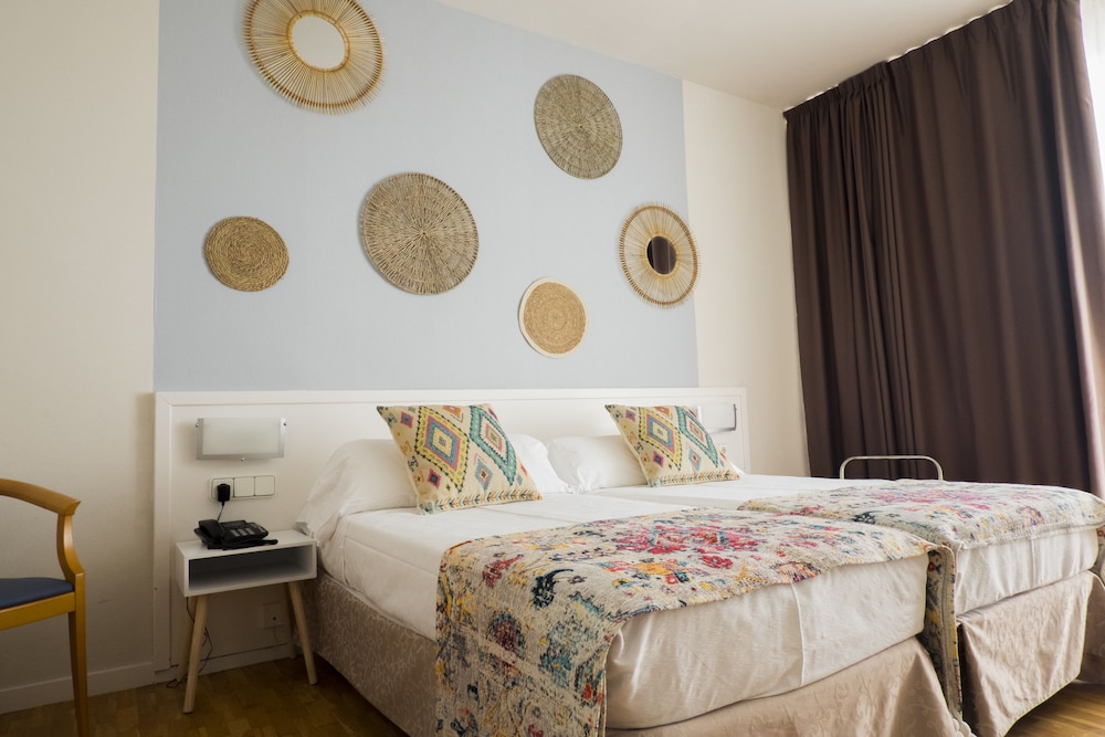 Standard Double or Twin Room, Balcony - Photo 1