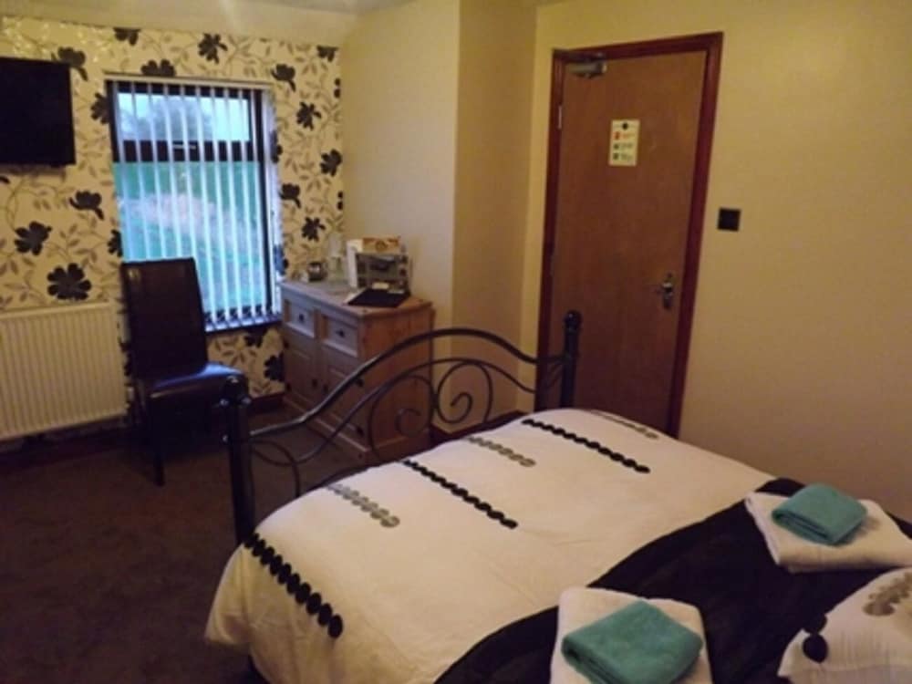 Suite, Ensuite photo 2