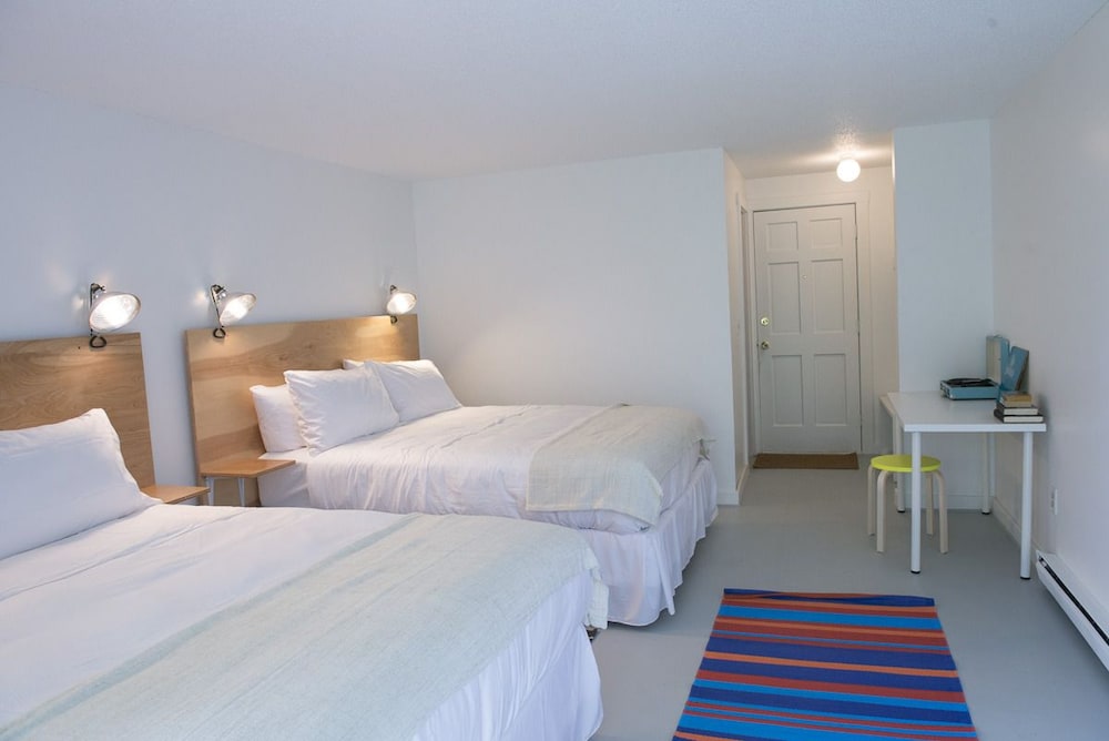 Standard Room, 2 Queen Beds, Non Smoking (The Double Queen) photo 3