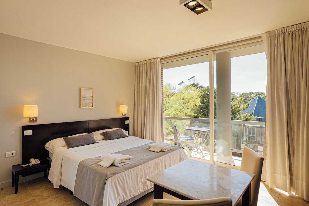 Double Room, 1 King Bed, Non Smoking, Private Bathroom photo 1