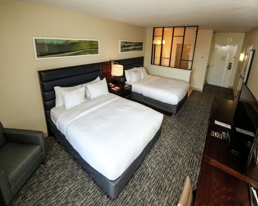 Room, 2 Queen Beds, Balcony (Hearing, Top Floor)