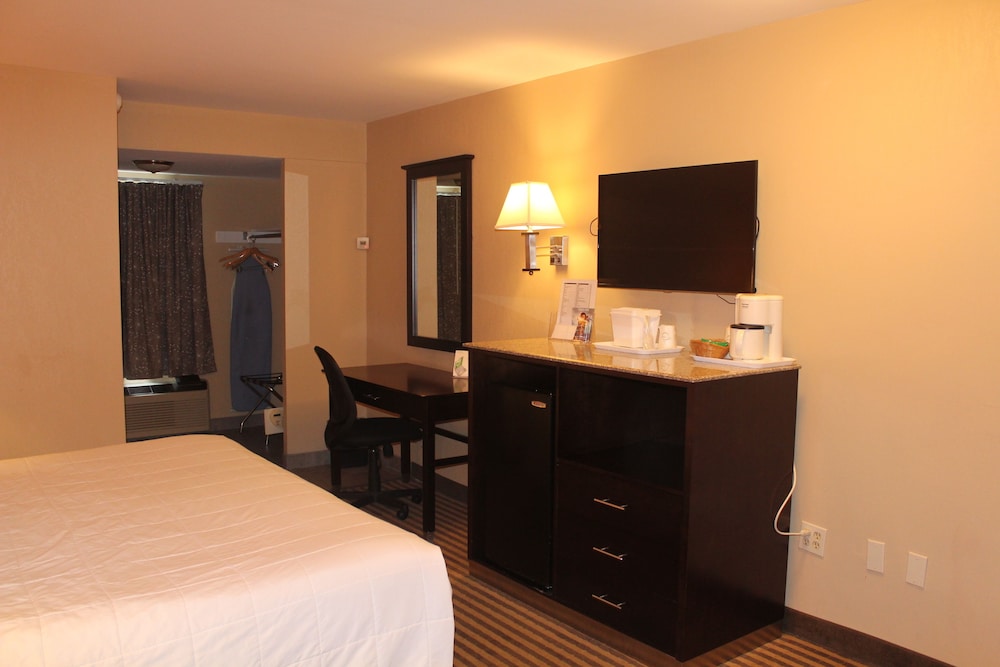 Room, 1 King Bed, Non Smoking - Photo 1