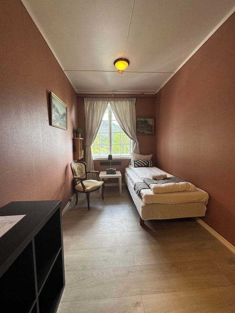 Single Room, Shared Bathroom photo 2
